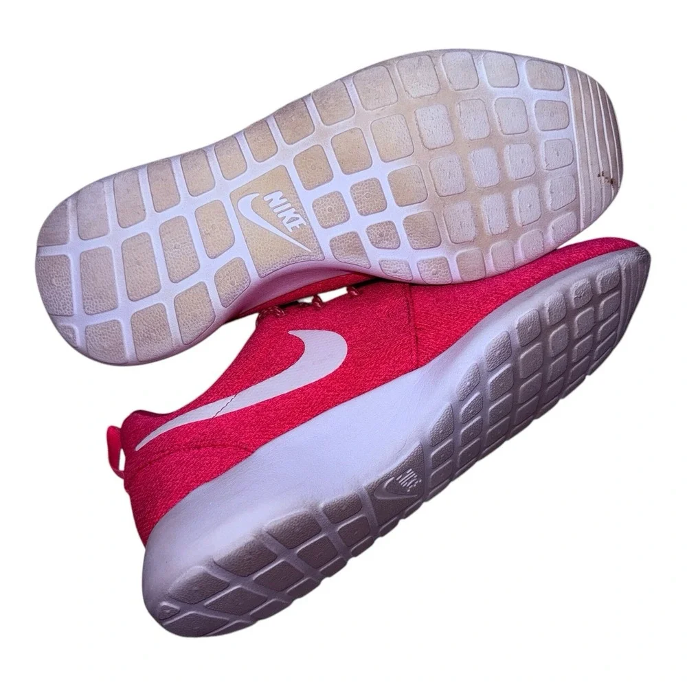 Nike Roshe One Women's Pink White Running Shoes Low Top Size 8.5 844994-600